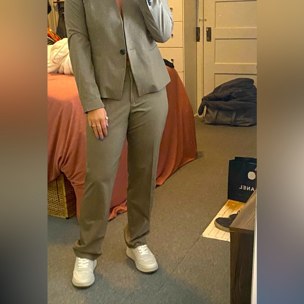 Ann Taylor Womens Suit Set (size 6 top 8 bottom)